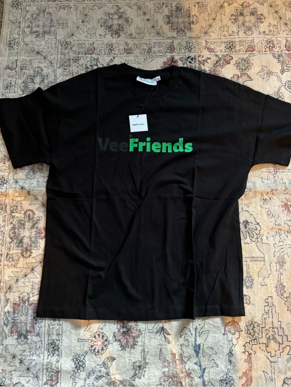 VeeFriends Black classic Short-Sleeve T- shirt Size medium NWT